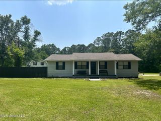 6400 Hans Road, Moss Point, MS 39562