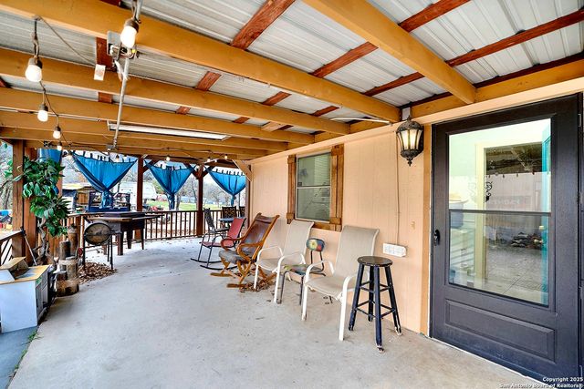 220 Lost Trail, La Vernia, TX 78121