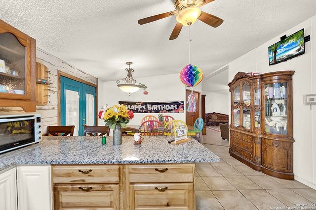 220 Lost Trail, La Vernia, TX 78121