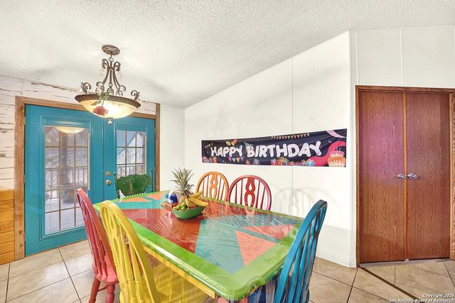 220 Lost Trail, La Vernia, TX 78121