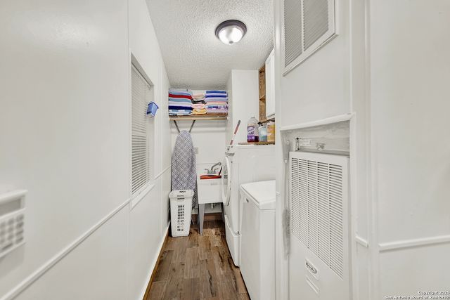 220 Lost Trail, La Vernia, TX 78121