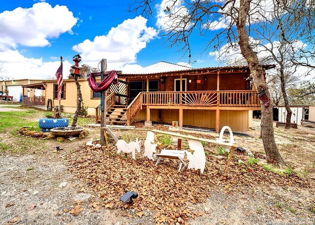 220 Lost Trail, La Vernia, TX 78121