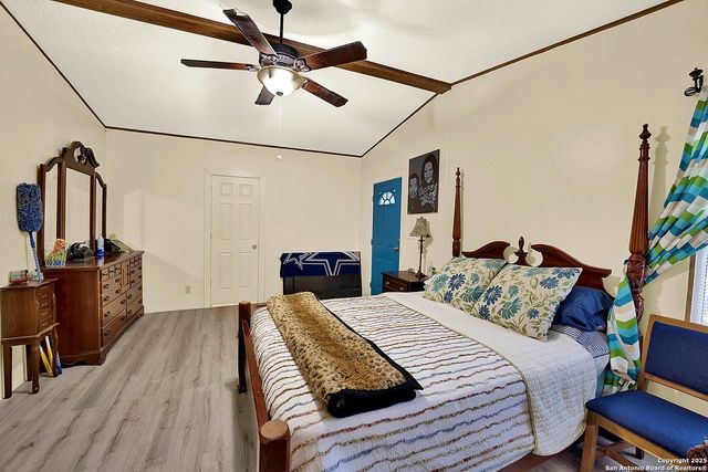 220 Lost Trail, La Vernia, TX 78121