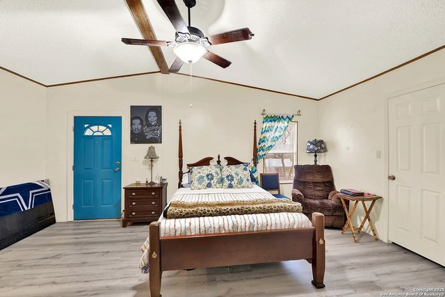 220 Lost Trail, La Vernia, TX 78121