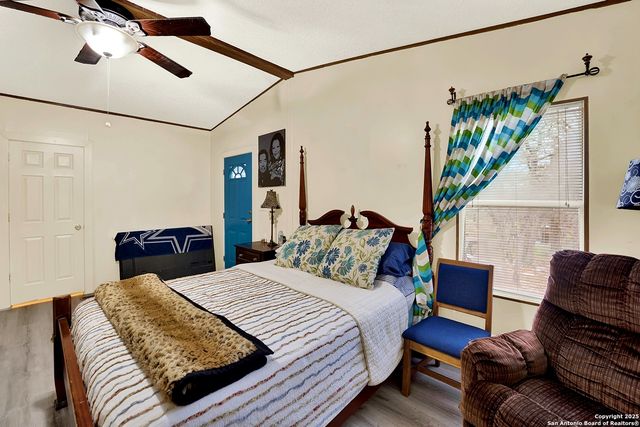 220 Lost Trail, La Vernia, TX 78121