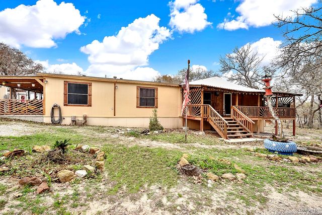 220 Lost Trail, La Vernia, TX 78121