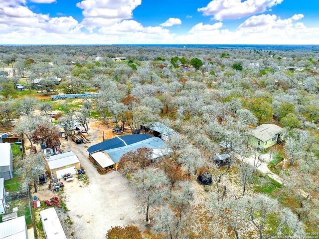 220 Lost Trail, La Vernia, TX 78121