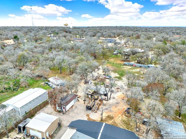 220 Lost Trail, La Vernia, TX 78121