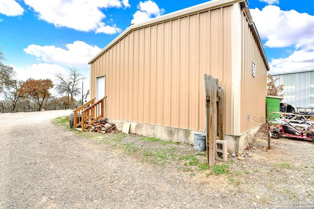 220 Lost Trail, La Vernia, TX 78121