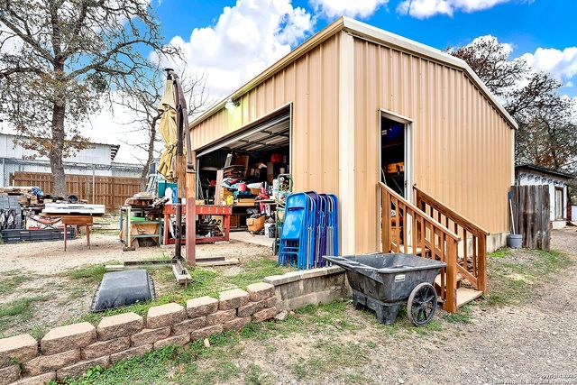 220 Lost Trail, La Vernia, TX 78121