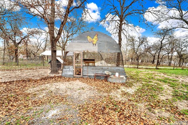 220 Lost Trail, La Vernia, TX 78121