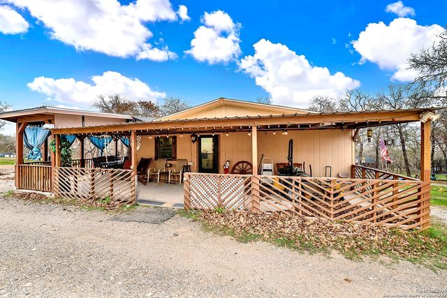 220 Lost Trail, La Vernia, TX 78121