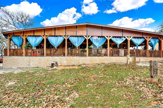 220 Lost Trail, La Vernia, TX 78121