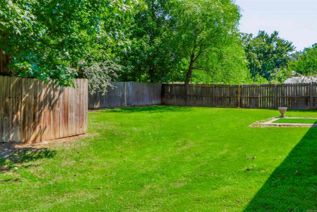 4008 Madrid Dr, Benton, AR 72015