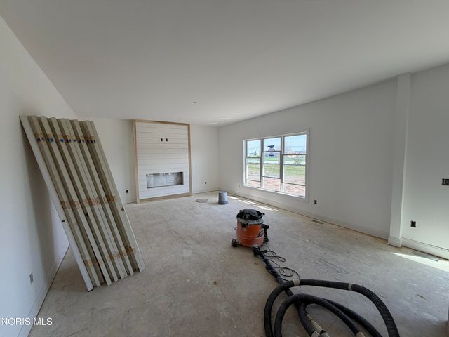 1824 Caleb Court, Waterville, OH 43566