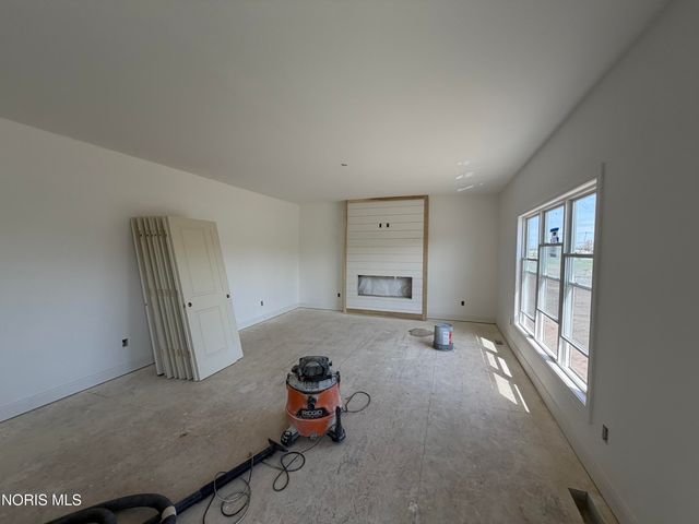 1824 Caleb Court, Waterville, OH 43566