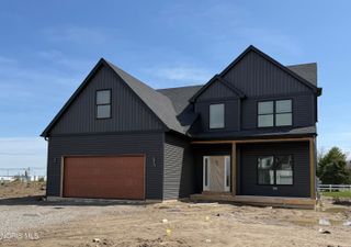 1824 Caleb Court, Waterville, OH 43566