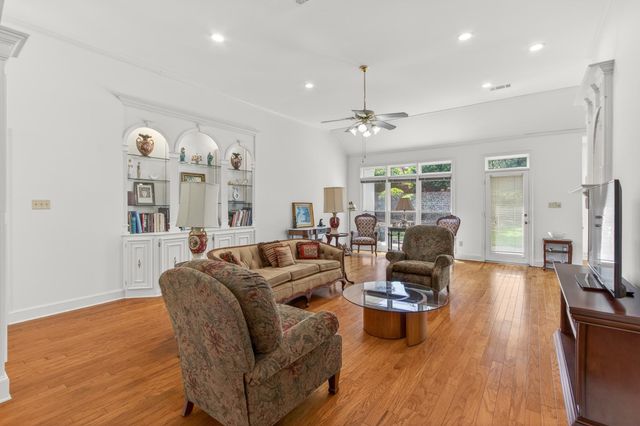 1563 QUAIL POINTE CIR W, Memphis, TN 38120