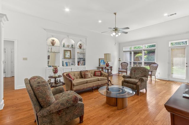 1563 QUAIL POINTE CIR W, Memphis, TN 38120