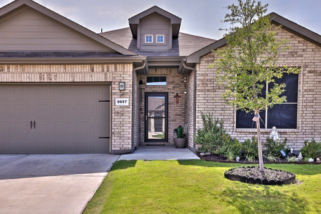 9657 Alderleaf Trail, Fort Worth, TX 76036