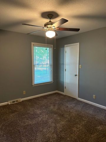 171 W Regent Dr, Clarksville, TN 37043