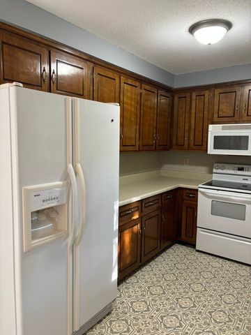 171 W Regent Dr, Clarksville, TN 37043