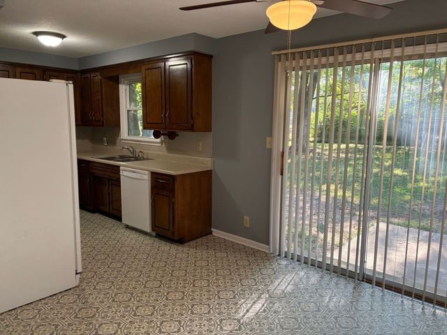 171 W Regent Dr, Clarksville, TN 37043