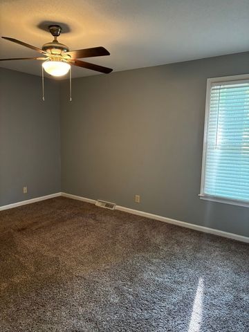 171 W Regent Dr, Clarksville, TN 37043