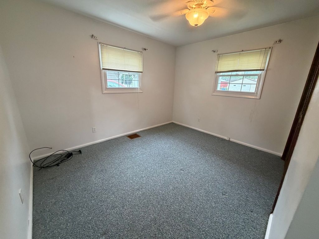 Image 5 of property listing at 1331 S Pine Street, Centralia, IL 62801