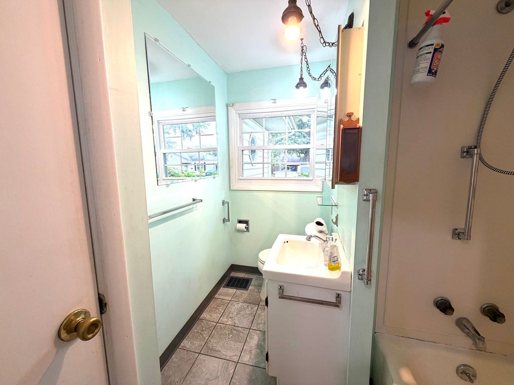 Image 6 of property listing at 1331 S Pine Street, Centralia, IL 62801