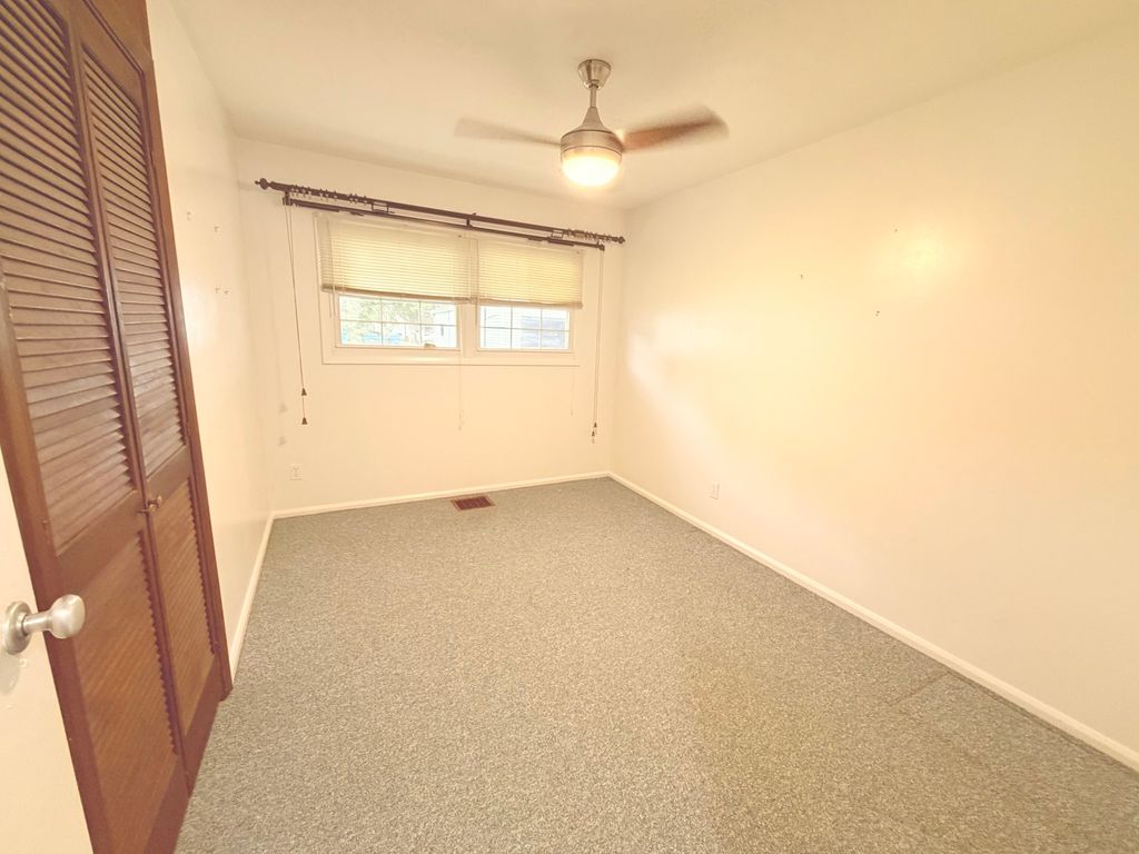 Image 8 of property listing at 1331 S Pine Street, Centralia, IL 62801