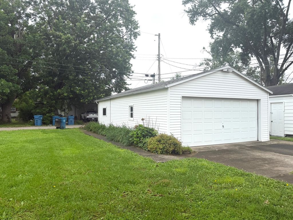 Image 10 of property listing at 1331 S Pine Street, Centralia, IL 62801