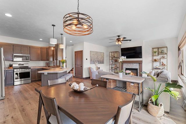 3351 MOCKINGBIRD WAY, Oshkosh, WI 54901