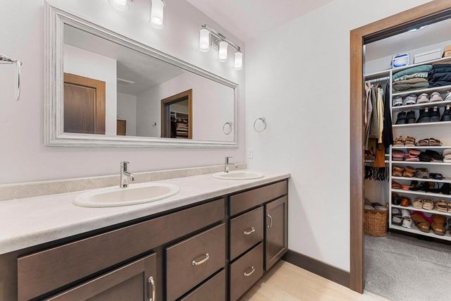 3351 MOCKINGBIRD WAY, Oshkosh, WI 54901