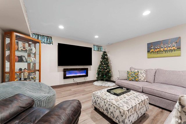 3351 MOCKINGBIRD WAY, Oshkosh, WI 54901