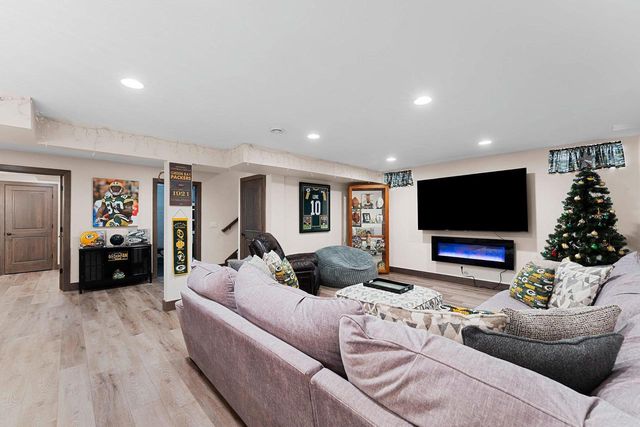3351 MOCKINGBIRD WAY, Oshkosh, WI 54901
