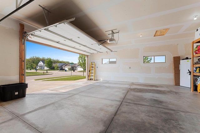 3351 MOCKINGBIRD WAY, Oshkosh, WI 54901