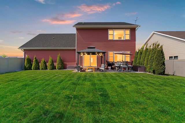 3351 MOCKINGBIRD WAY, Oshkosh, WI 54901