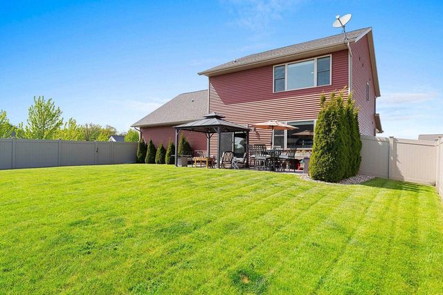 3351 MOCKINGBIRD WAY, Oshkosh, WI 54901