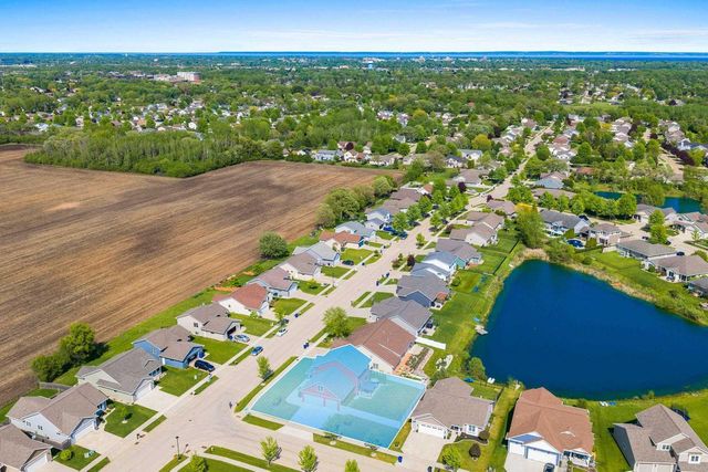 3351 MOCKINGBIRD WAY, Oshkosh, WI 54901