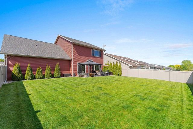 3351 MOCKINGBIRD WAY, Oshkosh, WI 54901