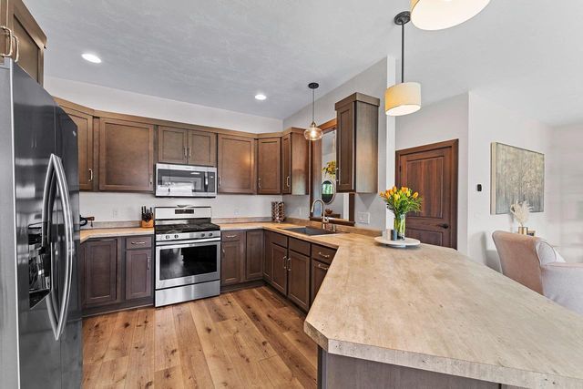 3351 MOCKINGBIRD WAY, Oshkosh, WI 54901