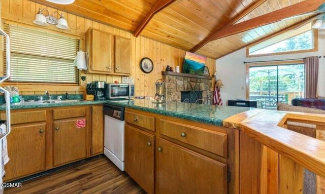 2033 Luzerne Drive, Gatlinburg, TN 37738