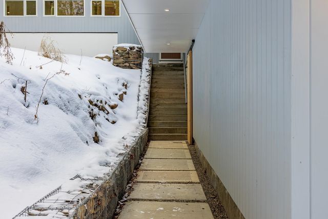 25 Hemlock Road, Hanover, NH 03755