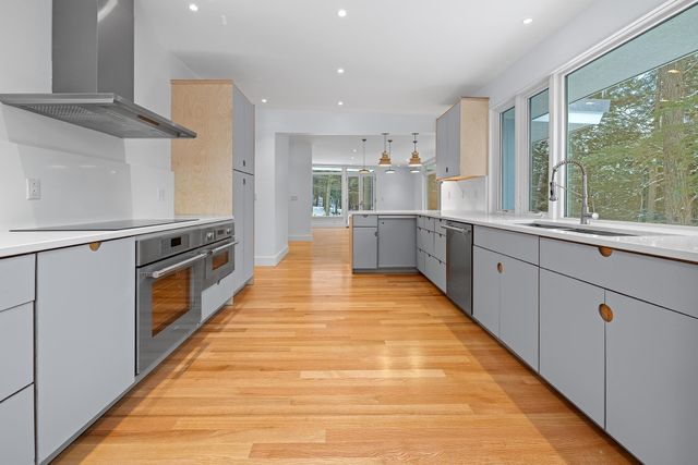 25 Hemlock Road, Hanover, NH 03755