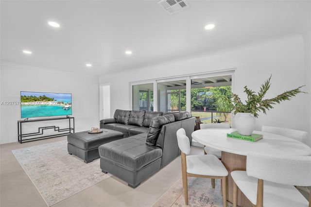 4448 SW 37th Avenue, Dania Beach, FL 33312