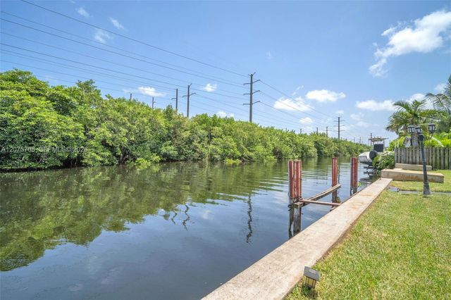 4448 SW 37th Avenue, Dania Beach, FL 33312