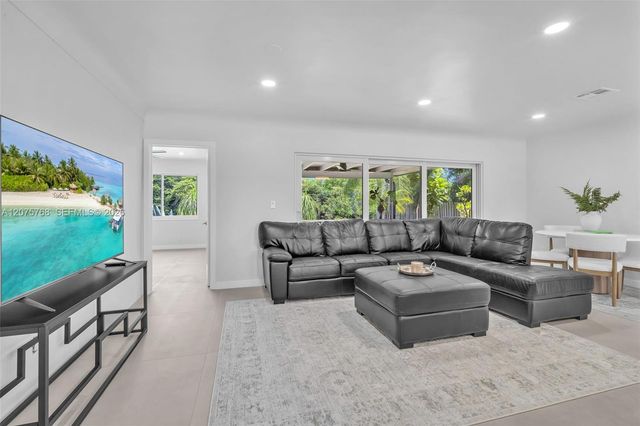 4448 SW 37th Avenue, Dania Beach, FL 33312
