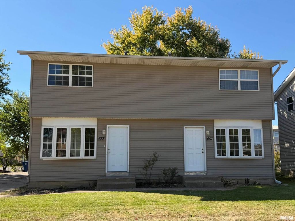 655-657 W 64TH Street, Davenport, IA 52806
