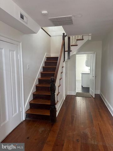 12 WIRT ST NW, Leesburg, VA 20176